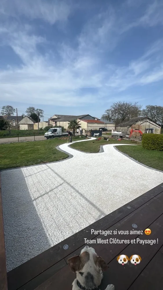 Chantier de pose de clôture